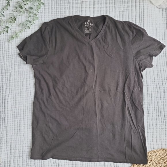 American Eagle Vneck Tshirt - Picture 1 of 3